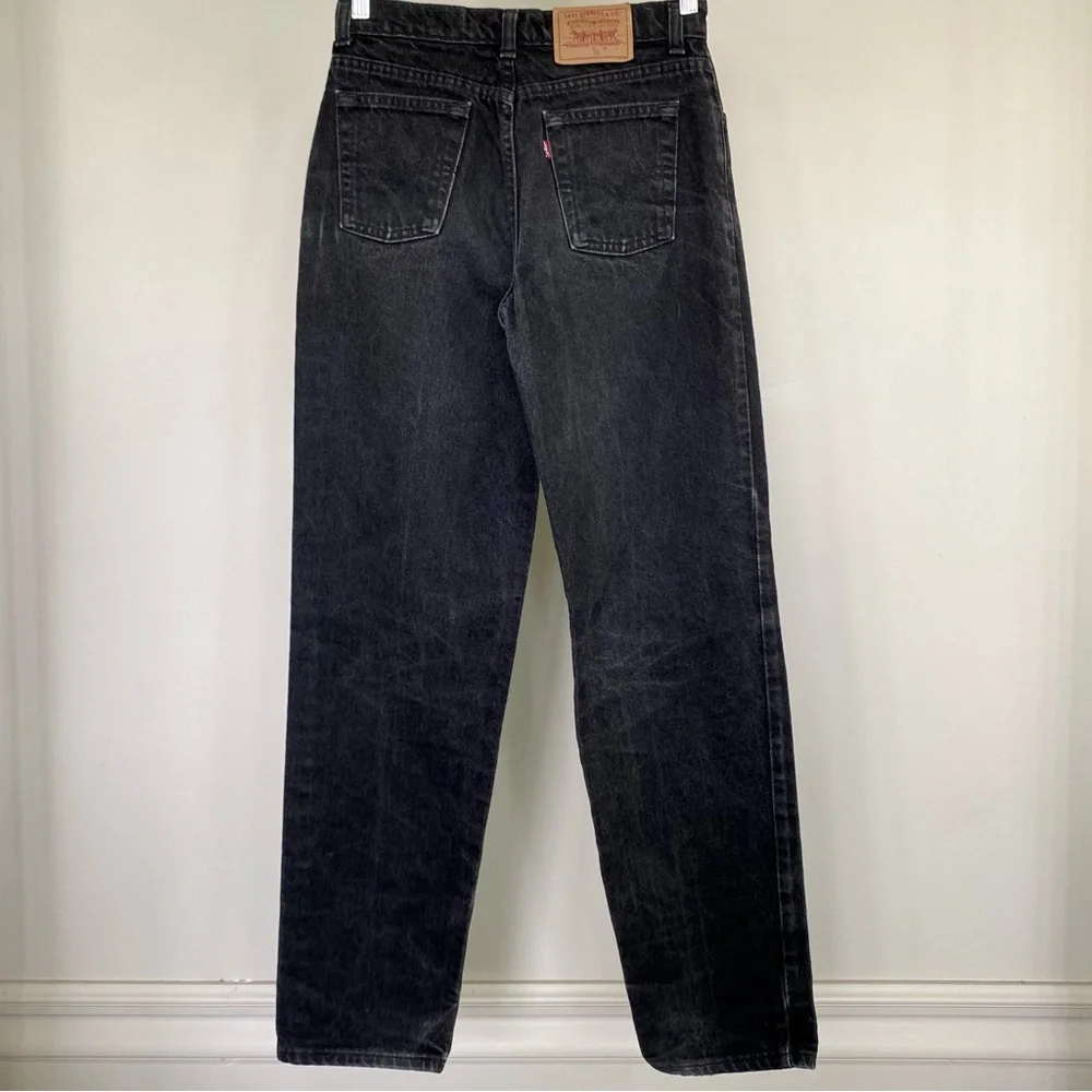Vintage Levi’s 535 high-waisted black jeans. 🖤 - Picture 3 of 5